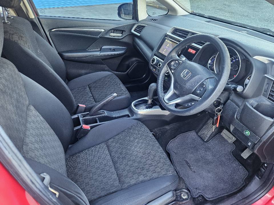 2015 Honda jazz vtec automatic low kms8.jpg